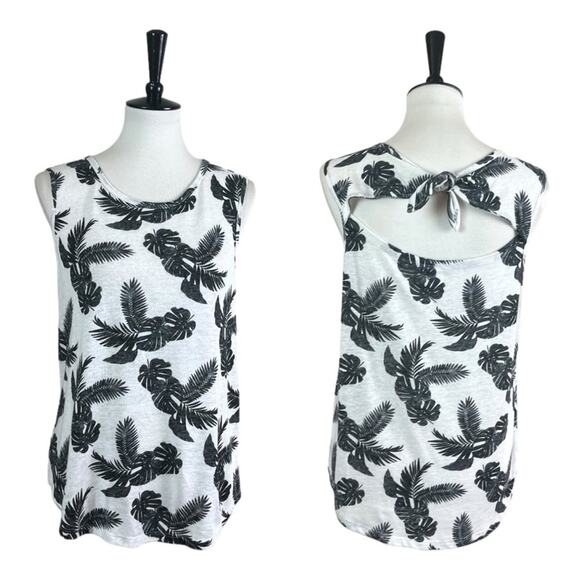 Old Navy Women’s Bundle of 4 Tank Tops Tie Back Palm Print Hot Pink Size Medium - Picture 2 of 9